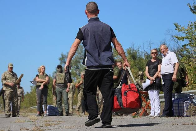 Bilder des Jahres 2019, News 09 September News Themen der Woche KW37 LUGANSK REGION, UKRAINE - SEPTEMBER 12, 2019: The Lugansk People s Republic transfers 54 prison inmates convicted before the 2014 events, from its territory to Ukraine on a unilateral basis. Alexander Reka TASS  TS0BA85F