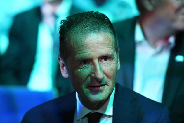 Eröffnung IAA 2019 12.09.2019 Frankfurt Eröffnung IAA 2019, im Congress-Centrum wartet VW-Chef Herbert Diess auf die Rede der Bundeskanzlerin Angela Merkel. Frankfurt Frankfurt Hessen Germany *** Opening IAA 2019 12 09 2019 Frankfurt Opening IAA 2019, VW boss Herbert Diess is waiting in the Congress Centre for the speech by Chancellor Angela Merkel Frankfurt Frankfurt Hessen Germany