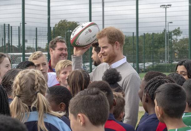 . 12 09 2019. Luton, United Kingdom. Prince Harry, the Duke of Sussex, during a visit to the Rugby Football Union All Schools programme at Lealands High School in Luton, United Kingdom.  xPoolx xi-Imagesx IIM-20144-0011