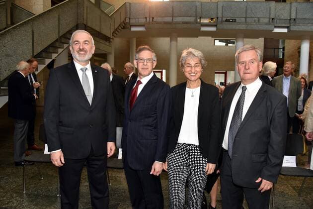 Die Preisträger Der Biochemiker Prof. Dr. Adrian Krainer , l-r, und der Neurologe Richard Finkel und die Laudatoren Brunhilde Wirth und Dr. Stephan Zierz vor der Verleihung des K.J Zülch Preis am 12. 09.2019 in Köln - Der K-J. Zülch-Preis der Gertrud-Reemtsma- Stiftung wird seit 1990 für herausragende Leistungen in der neurologischen Grundlagenforschung vergeben die beiden für die Entwicklung und Erprobung eines Medikaments bei Spinaler Muskelatrophie.