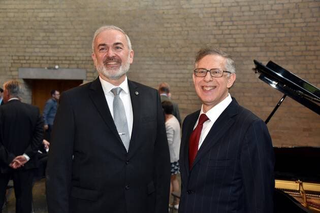 Die Preisträger Der Biochemiker Prof. Dr. Adrian Krainer , l-r, und der Neurologe Richard Finkel vor der Verleihung des K.J Zülch Preis am 12. 09.2019 in Köln - Der K-J. Zülch-Preis der Gertrud-Reemtsma- Stiftung wird seit 1990 für herausragende Leistungen in der neurologischen Grundlagenforschung vergeben die beiden für die Entwicklung und Erprobung eines Medikaments bei Spinaler Muskelatrophie.