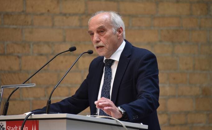 der ehemaligen Direktor des Max-Planck-Instituts für biophysikalische Chemie Dr. Herbert Jäckle redet bei der Verleihung des K.J Zülch Preis am 12. 09.2019 in Köln - Der K-J. Zülch-Preis der Gertrud-Reemtsma- Stiftung wird seit 1990 für herausragende Leistungen in der neurologischen Grundlagenforschung vergeben.