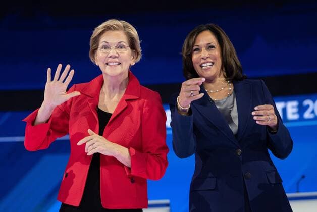 Bilder des Jahres 2019, News 09 September News Themen der Woche KW37 News Bilder des Tages Democratic presidential candidates Sen. Elizabeth Warren, D-MA, (L) and Sen. Kamala Harris, D-CA, is introduced prior to the ABC News Democratic Debate on the Campus of Texas Southern University in Houston on Thursday, September 12, 2019. This is the third Democratic debate of the 2020 election cycle and the first where all three front-runners will share the same stage. The candidates former Vice President Joe Biden, Sen. Cory Booker, D-NJ, Mayor Pete Buttigieg, former Housing and Urban Development Secretary Juli?n Castro, Sen. Kamala Harris, D-CA, Sen. Amy Klobuchar, D-MN, former Rep. Beto O Rourke, D-TX, Sen. Bernie Sanders, I-VT, Sen. Elizabeth Warren, D-MA, and entrepreneur Andrew Yang.  WAP20190912322 KEVINxDIETSCH