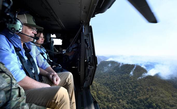 Bilder des Jahres 2019, News 09 September News Themen der Woche KW37 News Bilder des Tages SCOTT MORRISON QUEENSLAND BUSHFIRES, Australian Prime Minister Scott Morrison and wife Jenny look on to the bushfire affected suburb of Binna Burra in the Gold Coast Hinterland, Friday, September 13, 2019. Bushfires claimed scores of homes in Queensland and New South Wales earlier this week with warm and dry conditions and a southerly wind change increasing fire danger in coming days. ( NO ARCHIVING, EDITORIAL USE ONLY, NO USE IN BOOKS WITHOUT CONSENT GOLD COAST QLD AUSTRALIA  Copyright: xDAVExHUNTx 20190913001419216474