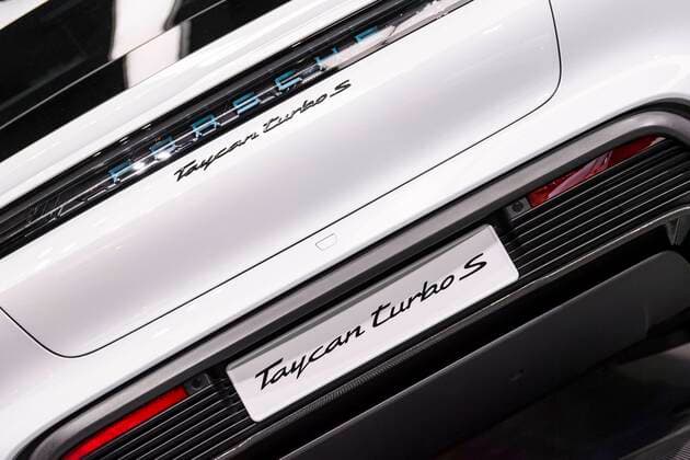 10.09.2019, xkvx, Wirtschaft Automobil, IAA 2019 - Internationale Automobil Ausstellung emwirt, empoli, v.l. Porsche Taycan Turbo S Auto E-Auto E-Mobil Elekroauto Elektromobil Frankfurt am Main