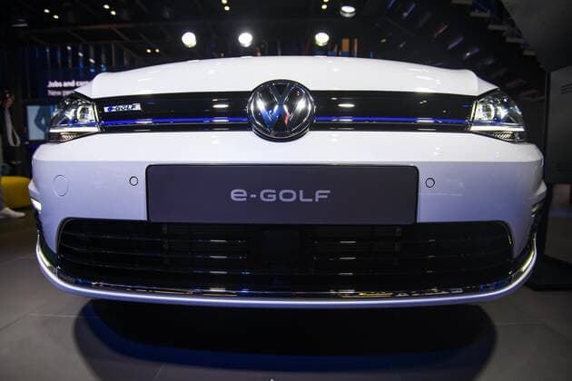 10.09.2019, xkvx, Wirtschaft Automobil, IAA 2019 - Internationale Automobil Ausstellung emwirt, empoli, v.l. Volkswagen e-Golf VW Auto E-Auto E-Mobil Elekroauto Elektromobil Frankfurt am Main *** 10 09 2019, xkvx, Economy Automotive, IAA 2019 International Automobile Exhibition emwirt, empoli, v l Volkswagen e Golf VW Auto E Auto E Mobil Elekroauto Elektromobil Frankfurt am Main