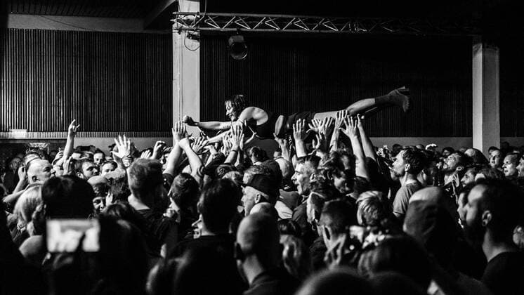 The Baboon Show gaben ein Konzert im Berliner Astra Kulturhaus Die schwedische Punk-Band The Baboon Show, gab am 15.09..2019, ein Konzert im ausverkauften Berliner Astra Kulturhaus. Hier im Bild die Sängerin Cecilia Boström beim Crowdsurfen. Cecilia Boström (Gesang), Frida Stähl (Bass), Niclas Svensson (Schlagzeug), Hakan Sörle (Gitarre)., Berlin Berlin Deutschland Astra Kulturhaus