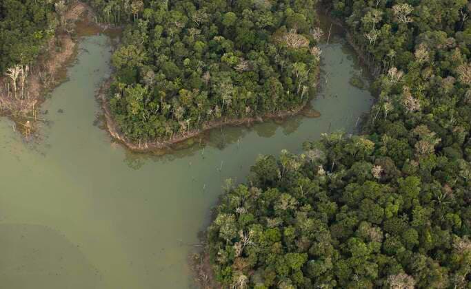 IMAGO Nature: Unsere Erde, Umweltprobleme, Regenwald Untouched Amazon jungle is seen from above near Porto Velho, Rondônia, on the afternoon of Monday (09). Even after President Jair Bolsonaro signed a decree banning fires, they continue to happen in the region. x1792518x  BrunoxRocha