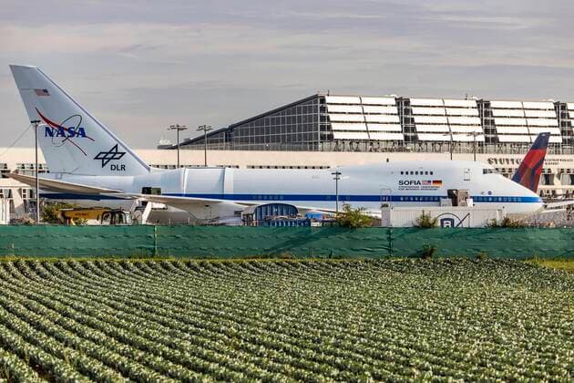 Bilder des Jahres 2019, News 09 September News Bilder des Tages DEU, Deutschland, Baden-Württemberg, 16.09.2019: Fliegende Sternwarte SOFIA zu Gast in Stuttgart. Am Morgen ist die Boeing 747SP auf dem Manfred-Rommel-Flughafen gelandet. Von dort aus wird sie bei ihrem ersten europäischen Wissenschaftsflug den Nordhimmel ins Visier nehmen und dabei gleich zwölf Länder überfliegen. SOFIA (Stratosphären Observatorium Für Infrarot-Astronomie) ist ein Gemeinschaftsprojekt der US-amerikanischen Weltraumbehörde NASA und dem Deutschen Zentrum für Luft- und Raumfahrt (DLR). *** DEU, Germany, Baden Württemberg, 16 09 2019 SOFIA flying observatory guest in Stuttgart In the morning, the Boeing 747SP landed at Manfred Rommel Airport From there, during its first European scientific flight, it will target the northern sky and fly over twelve countries SOFIA Stratospheric Observatory For infrared astron
