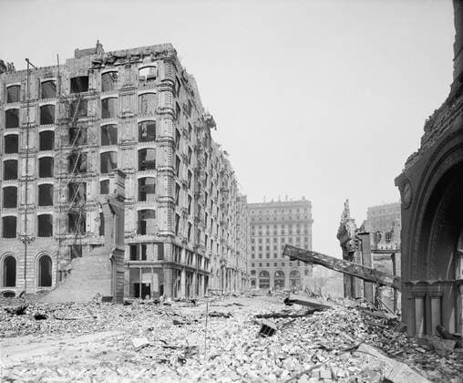 Palace Hotel and New Montgomery St., after Earthquake, San Francisco, California, USA, Detroit Publishing Company, 1906  Copyright: CircaxImages ghi-circa00665
