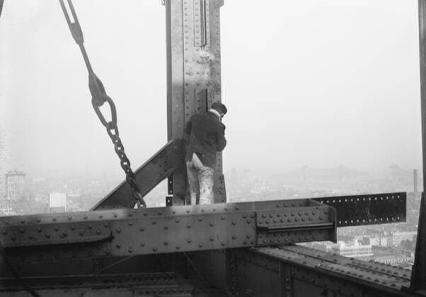 Construction Worker Working on 33rd Floor of Metropolitan Life Insurance Company Tower, New York City, New York, USA, Bain News Service, January 1908  Copyright: CircaxImages ghi-circa02800