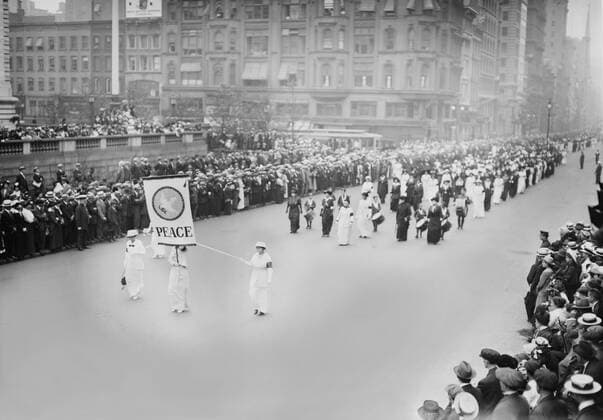 Women s Peace Parade shortly after Start of World War I, Fifth Avenue, New York City, New York, USA, Bain News Service, August 29, 1914  Copyright: CircaxImages ghi-circa02830