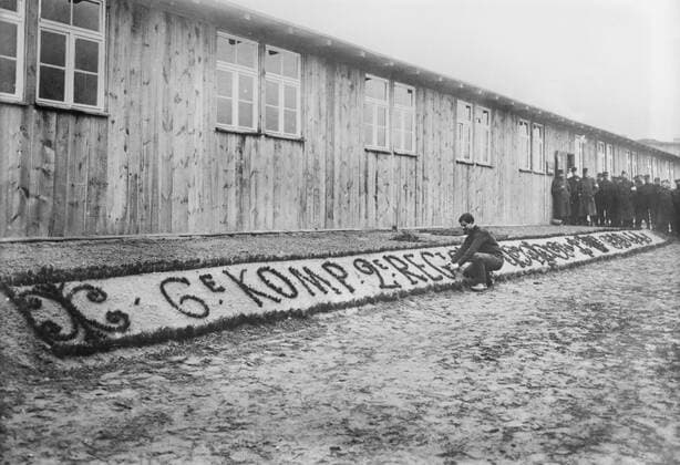 French Prisoner Working on Flower Display, Zossen Prisoner of War Camp, Wünsdorf, Zossen, Germany, Bain News Service, 1915  Copyright: CircaxImages ghi-circa02848
