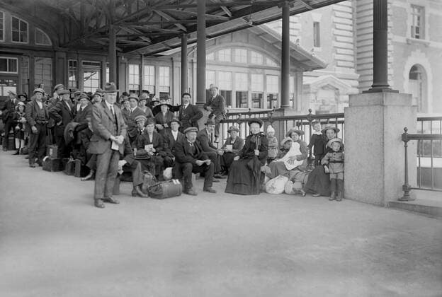 Arrival of Immigrants Awaiting Examination, Ellis Island, New York City, New York, USA, Bain News Service, 1920  Copyright: CircaxImages ghi-circa02964