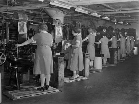 Row of Female Factory Workers Operating Machinery at Drill and Tool Plant that Manufactures Drills for use in all War Production Industries, Republic Drill and Tool Company, Chicago, Illinois, USA, Ann Rosener, Office of War Information, August 1942 Editorial Use Only  Copyright: CircaxImages ghi-circa04584