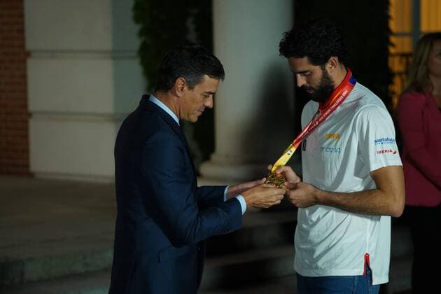 Spanish President Pedro Sanchez at a reception to honour the Spain Basketball team after their victor y in the 2019 China Basketball FIBA World Cup at Moncloa Palace in Madrid on Monday, 16 September 2019 Cordon Press