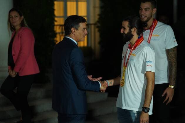 Spanish President Pedro Sanchez at a reception to honour the Spain Basketball team after their victor y in the 2019 China Basketball FIBA World Cup at Moncloa Palace in Madrid on Monday, 16 September 2019 Cordon Press