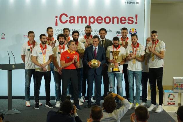 Spanish President Pedro Sanchez at a reception to honour the Spain Basketball team after their victor y in the 2019 China Basketball FIBA World Cup at Moncloa Palace in Madrid on Monday, 16 September 2019 Cordon Press