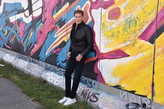 Bilder des Jahres 2019, Entertainment 09 September Entertainment Themen der Woche KW38 David Hasselhoff bei der Vorstellung von seinem Up against the Wall - Mission Mauerfall Hörbuch am 17.09.2019 in Berlin David Hasselhoff feiert den 30jährigen Mauerfall mit seinem Hörbuch Up against the Wall- Mission Mauerfall in Berlin *** David Hasselhoff at the presentation of his audio book Up against the Wall Mission Mauerfall on 17 09 2019 in Berlin David Hasselhoff celebrates the 30th anniversary of the fall of the Wall with his audio book Up against the Wall Mission Mauerfall in Berlin