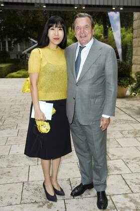 Gerhard Schröder mit Ehefrau Kim So-yeon bei der ALS Nacht 2019 in der Repräsentanz der Würth-Gruppe. Berlin, 16.09.2019 *** Gerhard Schröder with his wife Kim So yeon at the ALS Night 2019 in the representative office of the Würth Group Berlin, 16 09 2019 Foto:xN.xKubelkax xFuturexImage