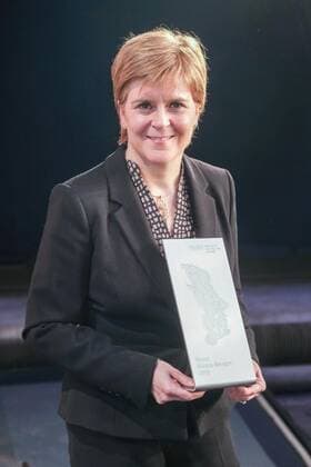 Nicola Sturgeon, die Erste Ministerin Schottlands bei der Verleihung des M100 Media Award From Pipedream to Reality Ð Democracy and the European Public SphereÓ im Orangerieschloss in Potsdam.am 21.02.2019 Nicola Sturgeon erhält M100 Media Award in Potsdam