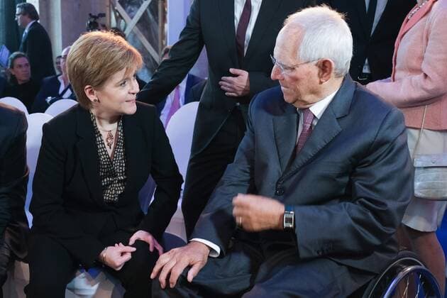 Armin Laschet, Ministerpräsident des Landes Nordrhein-Westfalen, Nicola Sturgeon, die Erste Ministerin Schottlands und Wolfgang Schäuble bei der Ankunft der Verleihung des M100 Media Award From Pipedream to Reality Democracy and the European Public Sphere im Orangerieschloss in Potsdam.am 21.02.2019 Nicola Sturgeon erhält M100 Media Award in Potsdam