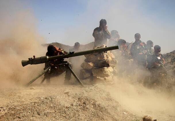 Bilder des Jahres 2019, News 09 September (190917) -- JALALABAD, Sept. 17, 2019 -- Afghan security force members take part in a military operation against Islamic State (IS) in Achin district of eastern Nangarhar province, Afghanistan, Sept. 16, 2019. (Photo by Xinhua) AFGHANISTAN-NANGARHAR-MILITARY OPERATION SaifurahmanxSafi 