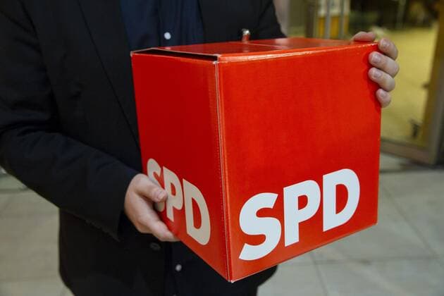 SPD Wuerfel fuer die Einreichung von Fragen bei der SPD Regionalkofenrenz fuer die Vorstellung der Kandidaten zum Parteivorsitz in Berlin am 17. September 2019. SPD Regionalkofenrenz in Berlin - Vorstellung der Kandidaten zum Parteivorsitz