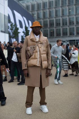 A chic showgoer attending the show during London Fashion Week September 16, 2019 - LFW: Spring 2020 Street Style Day 3, London England United Kingdom  Copyright: xValentinaxRanierix VRLFWDay20190916_MAS23
