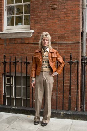 A chic showgoer attending the show during London Fashion Week September 16, 2019 - LFW: Spring 2020 Street Style Day 3, London England United Kingdom  Copyright: xValentinaxRanierix VRLFWDay20190916_MAS126