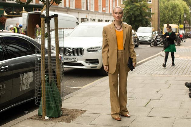 A chic showgoer attending the show during London Fashion Week September 16, 2019 - LFW: Spring 2020 Street Style Day 3, London England United Kingdom  Copyright: xValentinaxRanierix VRLFWDay20190916_MAS174