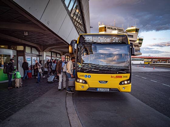 Berlin Reinickendorf OT Tegel, Flughafen Berlin Tegel TXL ; BVG Bus 128 Berlin