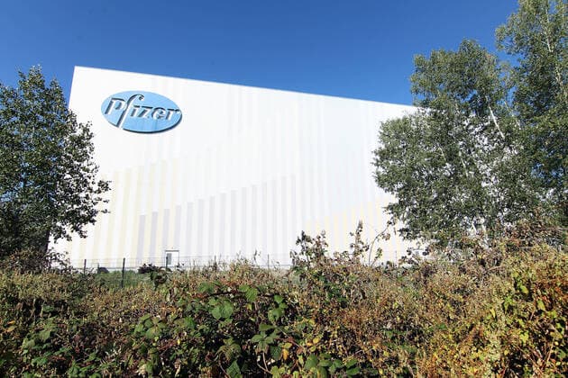 xsvx, Wirtschaft,Pfizer Firmensitz, emwirt v.l. Pfizer in Karlsruhe, Viagra, Medikamente Firmenlogo Wappen Schild Gebäude Karlsruhe