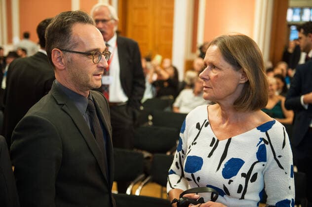 Shimon-Peres-Preis-2019; Heiko Maas, Christina Rau Heiko Maas und Christina Rau, anlässlich der Verleihung des Shimon-Peres-Preises 2019, im Festsaal des Roten Rathauses in Berlin. Shimon-Peres-Preis 2019; Peres Preis; Shimon-Peres-Preisverleihung; Heiko Maas; Bundesaussenminister; Aussenminister Heiko Maas.; Christina Rau. Berlin Berlin Deu