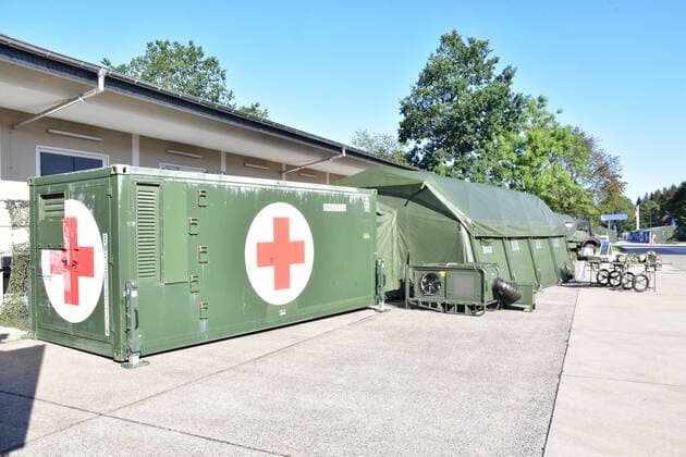 Eine mobile Rettungsstation der Bundeswehr für den schnellen Einsatz während des Tages der offenen Tür des Sanitätsregiment 2 in Rennerod im Westerwald Rennerod Rheinland-Pfalz Deutschland