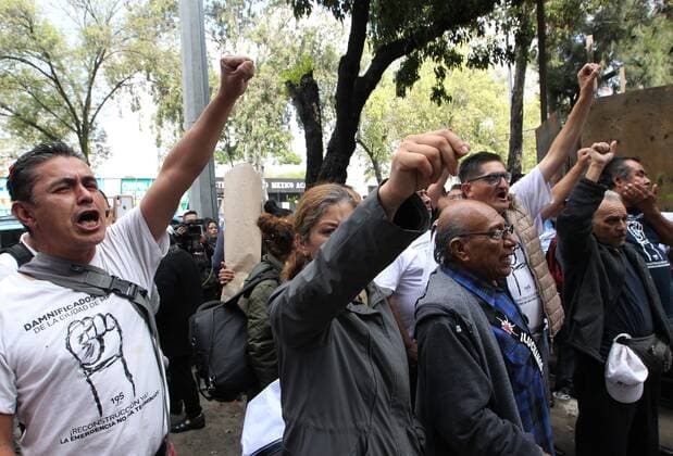 People participate during an homage to the victims of the Tlalpan building at the 2017 earthquake, in Mexico City, Mexico, 19 September 2019. Mexico commemorates earthquakes of 1985 and 2017 !ACHTUNG: NUR REDAKTIONELLE NUTZUNG!  Copyright: xMarioxGuzmánx MEX3655 20190919-637045234533614868
