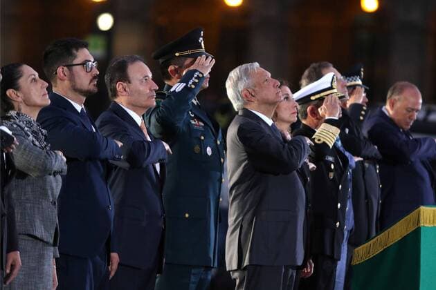 September 19, 2019: EUM20190919NAC18.JPG.CIUDAD DE MEXICO. AnniversaryAniversario-Sismos.- El presidente Andres Manuel Lopez Obrador encabezo el izamiento a media asta de la bandera en el Zocalo capitalino en memoria de los fallecidos en los sismos del 19 de septiembre de 1985 y 2017. Lo acompanaron su esposa Beatriz Gutierrez Müller; Claudia Sheinbaum, jefa de Gobierno local; Alfonso Durazo, secretario de Seguridad; y Luis Cresencio Sandoval, titular de la Sedena. Foto: Agencia EL UNIVERSALCarlos MejiaEELG Copyright: xElxUniversalx