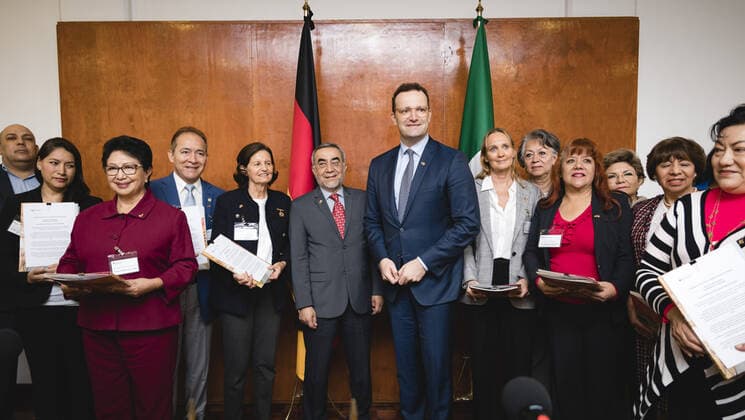 Bundesgesundheitsminister Jens Spahn (CDU) Im Rahmen der Uebergabe der Einladungsschreiben an mexikanische Ausbilder von Pflegepersonal zu einer Seminarreise nach Deutschland. Mexiko-stadt, 20.09.2019. Mexiko-Stadt Mexiko