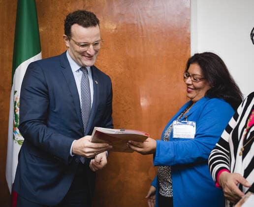 Bundesgesundheitsminister Jens Spahn (CDU) Im Rahmen der Uebergabe der Einladungsschreiben an mexikanische Ausbilder von Pflegepersonal zu einer Seminarreise nach Deutschland. Mexiko-stadt, 20.09.2019. Mexiko-Stadt Mexiko