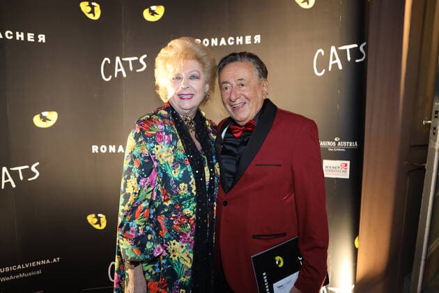 Bilder des Jahres 2019, Entertainment 09 September Entertainment Themen der Woche KW38 Entertainment Bilder des Tages CATS Premiere im Ronacher Wien, Ronacher, 20. 09 .2019 Birgit SARATA, Richard LUGNER *** CATS Premiere at Ronacher Vienna, Ronacher, 20 09 2019 Birgit SARATA, Richard LUGNER