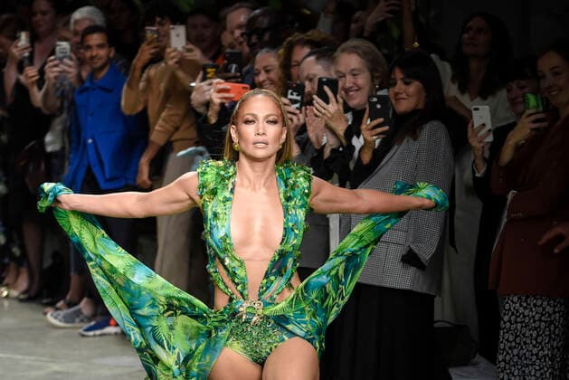 Bilder des Jahres 2019, Entertainment 09 September Entertainment Themen der Woche KW38 Mailand Fashion Week - Jennifer Lopez während der Versace Modenschau Milan Fashion Week, Women Spring Summer 2020. Milan, Women s Fashion, Spring Summer 2020.Versace catwalk Pictured: Jennifer Lopez  Copyright: xSimonaxChiocciax xIPAx xFotosickix