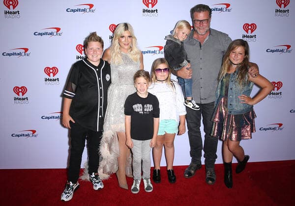 01 May 2019 - Las Vegas, NV - Tori Spelling Dean McDermott. 2019 iHeartRadio Music Festival Photo Room Day 1 at T-Mobile Arena in Las Vegas, NV. Photo Credit: mjt AdMedia 245261 2019-09-20 NV Las Vegas Etats-Unis  Copyright: xAdMediax STAR_245261_042