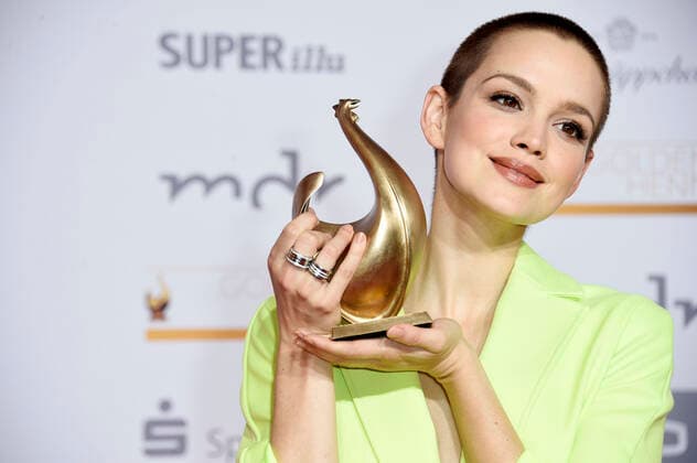 Bilder des Jahres 2019, Entertainment 09 September Entertainment Themen der Woche KW38 Emilia Schüle bei der 25. Verleihung der Goldenen Henne 2019 in der Leipziger Messe. Leipzig, 20.09.2019 *** Emilia Schüle at the 25th Golden Hen Award 2019 at the Leipzig Fair Leipzig, 20 09 2019 Foto:xN.xKubelkax xFuturexImage