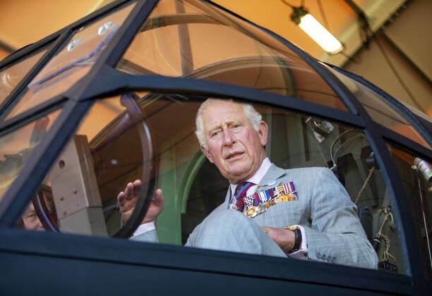 Entertainment Bilder des Tages 21-09-2019 Oosterbeek Prince Charles, Prince of Wales, with veteran and glider pilot Frank Ashley (94) in the cockpit of a replication slider during his visit to the Airborne Museum Hartenstein in Oosterbeek during the Airborne Airborne and Commemoration in the context of 75 years of Freedom.  Copyright: xPPEx