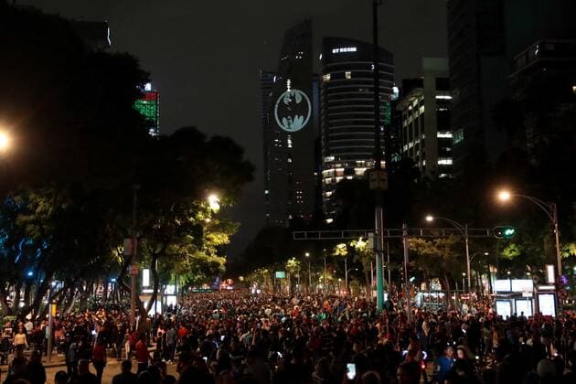 September 21, 2019: EUM20190921ESP10.JPG .CIUDAD DE MEXICO. Batman DayDia de Batman-Batisenal.- 21 de agosto de 2019. Aspectos de la Batisenal proyectada en la Torre Reforma sobre Paseo de la Reforma por el Batman Day. Foto: Agencia EL UNIVERSALJuan BoitesEELG Copyright: xElxUniversalx