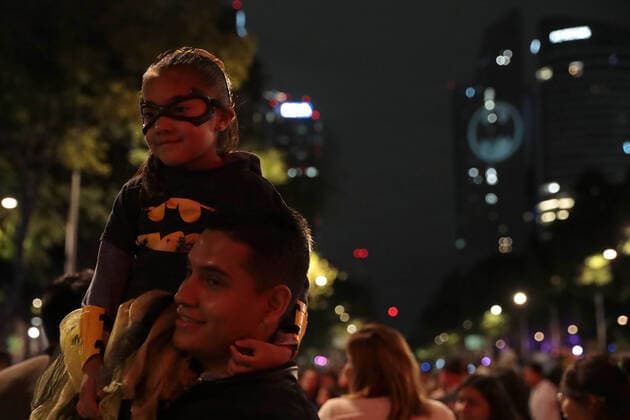 September 21, 2019: EUM20190921ESP12.JPG .CIUDAD DE MEXICO. Batman DayDia de Batman-Batisenal.- 21 de agosto de 2019. Aspectos de la Batisenal proyectada en la Torre Reforma sobre Paseo de la Reforma por el Batman Day. Foto: Agencia EL UNIVERSALJuan BoitesEELG Copyright: xElxUniversalx