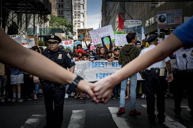 The 16 year-old Swedish climate activist Greta Thunberg lead the climate demonstration Fridays for Future in New York, USA 20 Sept 2019. Estimated 250,000 people marched in New York City as part of a global strike protesting climate change. Organizers have estimated around four million people took to the streets in thousands of cities worldwide. 2019-09-20 (c) WIXTRÖM PETER Aftonbladet TT * * * EXPRESSEN OUT * * * AFTONBLADET 85326 New York Sverige x2512x *** The 16 year old Swedish climate activist Greta Thunberg lead the climate demonstration Fridays for Future in New York, USA 20 Sept 2019 Estimated 250,000 people marched in New York City as part of a global strike protesting climate change Organizers have estimated around four million people took to the streets in thousands of cities worldwide 2019 09 20 c WIXTRÖM PETER Aft  Copyright: xWIXTRÖMxPETER Aftonbladet TTx Greta Thunberg leads global climate strike
