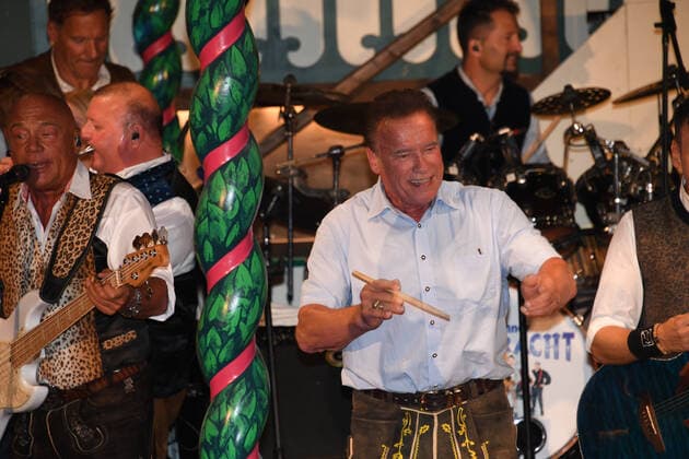 Bilder des Jahres 2019, Entertainment 09 September Entertainment Themen der Woche KW38 Arnold Schwarzenegger Wies«n 2019 Zelte 2.Tag Oktoberfest 2019 Theresienwiese München 22. September 2019 *** Arnold Schwarzenegger Wies n 2019 tents 2 days Oktoberfest 2019 Theresienwiese Munich 22 September 2019