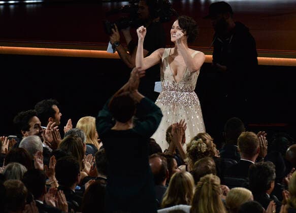 Berühmte Feministinnen, Phoebe Waller-Bridge Phoebe Waller-Bridge accepts the Outstanding Writing for a Comedy Series award for Fleabag onstage during the 71st annual Primetime Emmy Awards at the Microsoft Theater in downtown Los Angeles on Sunday, September 22, 2019.  LAP20190922235 JIMxRUYMEN