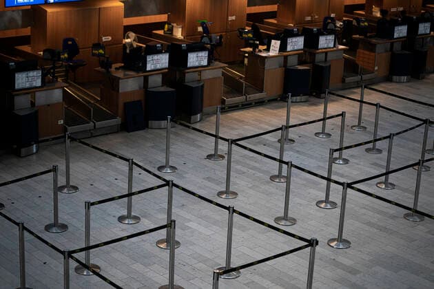 Bilder des Jahres 2019, News 09 September Insolvenz von Thomas Cook - Leere Schalter am Flughafen in Kopenhagen Thomas Cook airlines konkurs - Thomas Cook har her til morgen lukket deres skranker og pillet deres skilte ned i Koebenhavns Lufthavn (CPH) 23. september 2019.. , Denmark *** Bankruptcy of Thomas Cook airlines Thomas Cook closed their desks this morning and peeled their signs at Copenhagen Airport CPH September 23, 2019, Denmark,  Copyright: MartinxSylvestx COP106 spdk20190923-095059-L